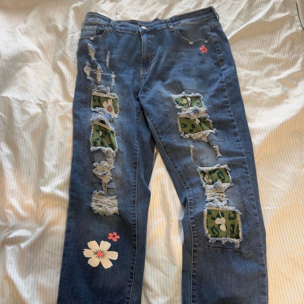 Distressed blue jeans with floral patches, Size: L  30x30 #floral #denim